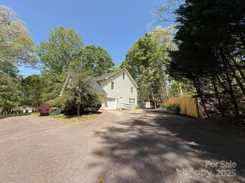 2835 DAV Avenue, Morganton, NC 28655.  MLS# CAR4239604, YatesRealty ID 14273. 