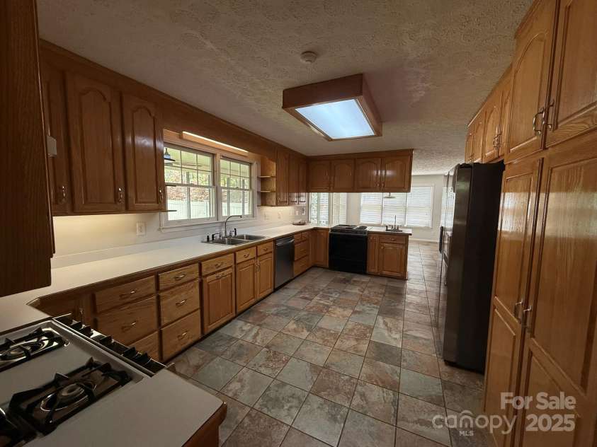 2835 DAV Avenue, Morganton, NC 28655.  MLS# CAR4239604, YatesRealty ID 14273. Kitchen