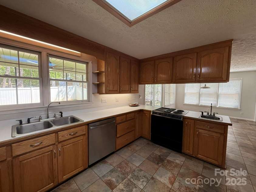 2835 DAV Avenue, Morganton, NC 28655.  MLS# CAR4239604, YatesRealty ID 14273. Kitchen
