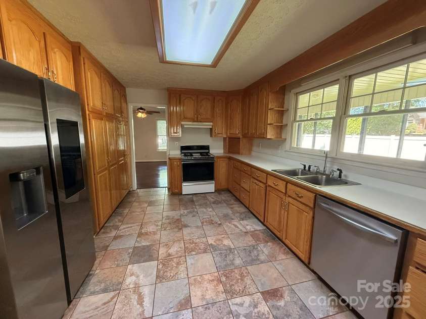 2835 DAV Avenue, Morganton, NC 28655.  MLS# CAR4239604, YatesRealty ID 14273. Kitchen