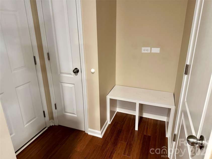 13320 Hunting Birds Lane, Charlotte, NC 28278.  MLS# CAR4362180, YatesRealty ID 14274. 