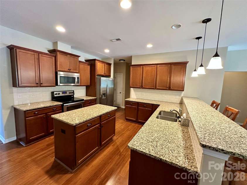 13320 Hunting Birds Lane, Charlotte, NC 28278.  MLS# CAR4362180, YatesRealty ID 14274. 