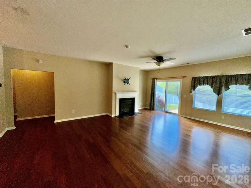 13320 Hunting Birds Lane, Charlotte, NC 28278.  MLS# CAR4362180, YatesRealty ID 14274. 