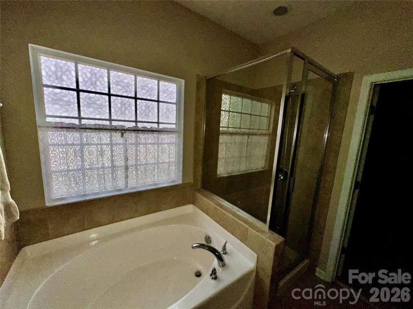 13320 Hunting Birds Lane, Charlotte, NC 28278.  MLS# CAR4362180, YatesRealty ID 14274. 