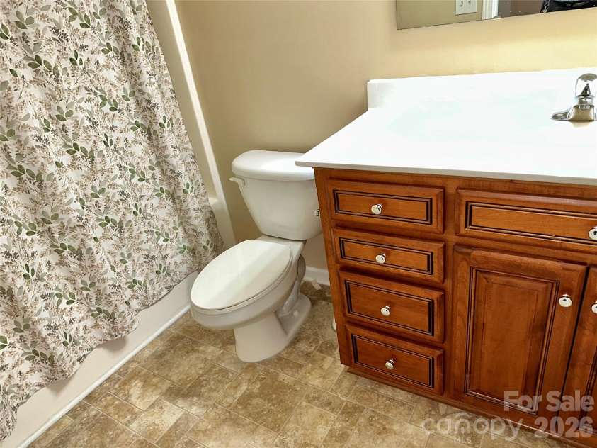 13320 Hunting Birds Lane, Charlotte, NC 28278.  MLS# CAR4362180, YatesRealty ID 14274. 