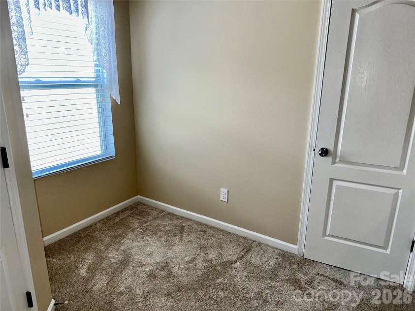 13320 Hunting Birds Lane, Charlotte, NC 28278.  MLS# CAR4362180, YatesRealty ID 14274. 