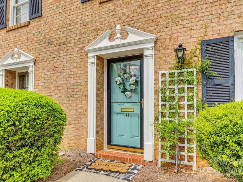 4607 Hedgemore Drive, Charlotte, NC 28209.  MLS# CAR4247696, YatesRealty ID 14274. 