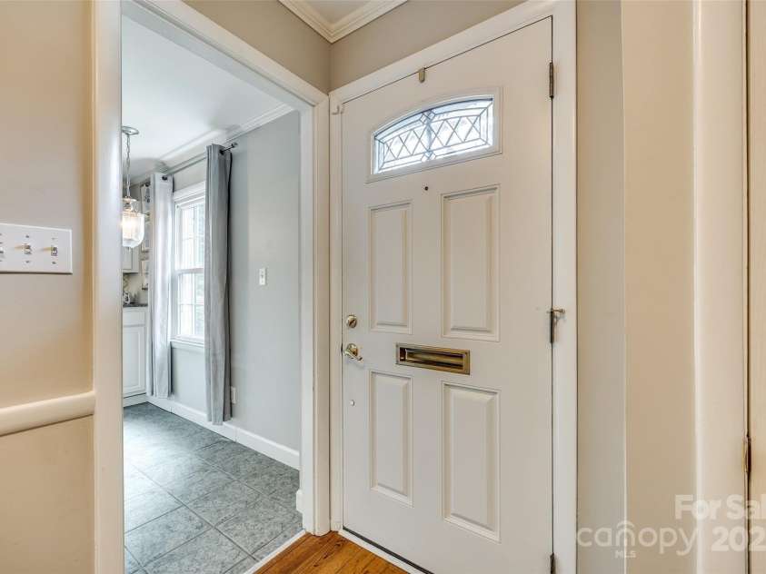4607 Hedgemore Drive, Charlotte, NC 28209.  MLS# CAR4247696, YatesRealty ID 14274. 