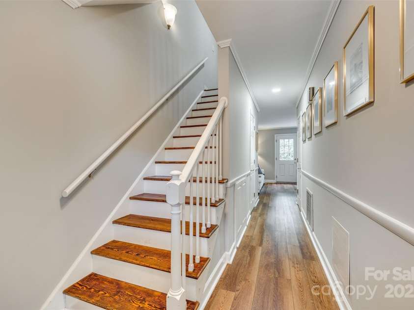 4607 Hedgemore Drive, Charlotte, NC 28209.  MLS# CAR4247696, YatesRealty ID 14274. 