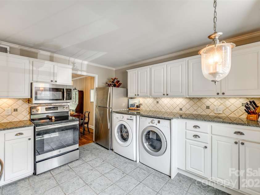 4607 Hedgemore Drive, Charlotte, NC 28209.  MLS# CAR4247696, YatesRealty ID 14274. 