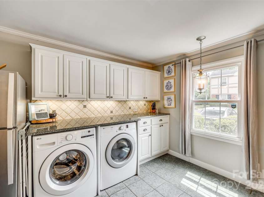 4607 Hedgemore Drive, Charlotte, NC 28209.  MLS# CAR4247696, YatesRealty ID 14274. 