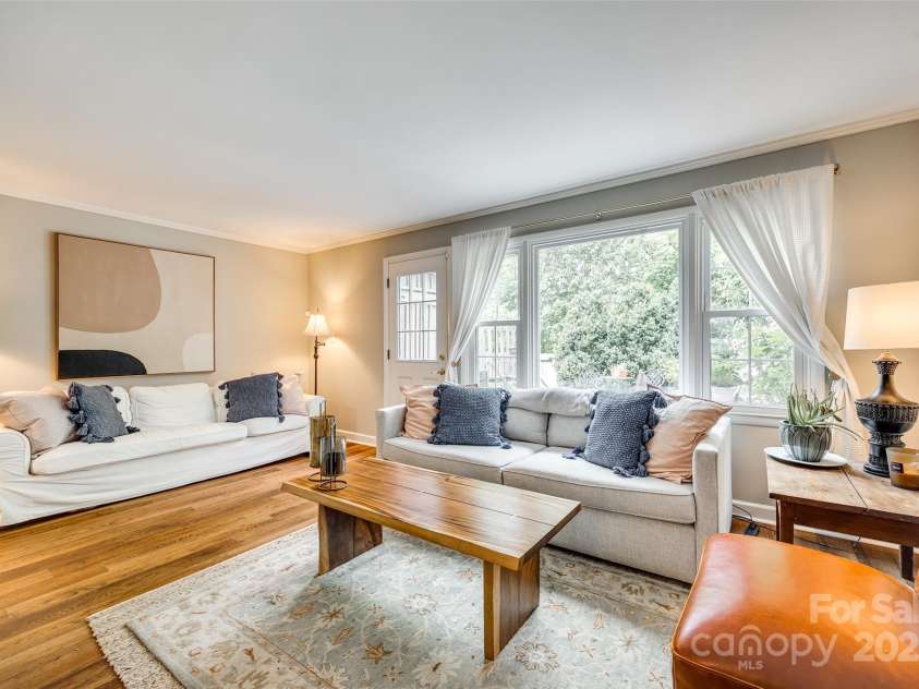 4607 Hedgemore Drive, Charlotte, NC 28209.  MLS# CAR4247696, YatesRealty ID 14274. 