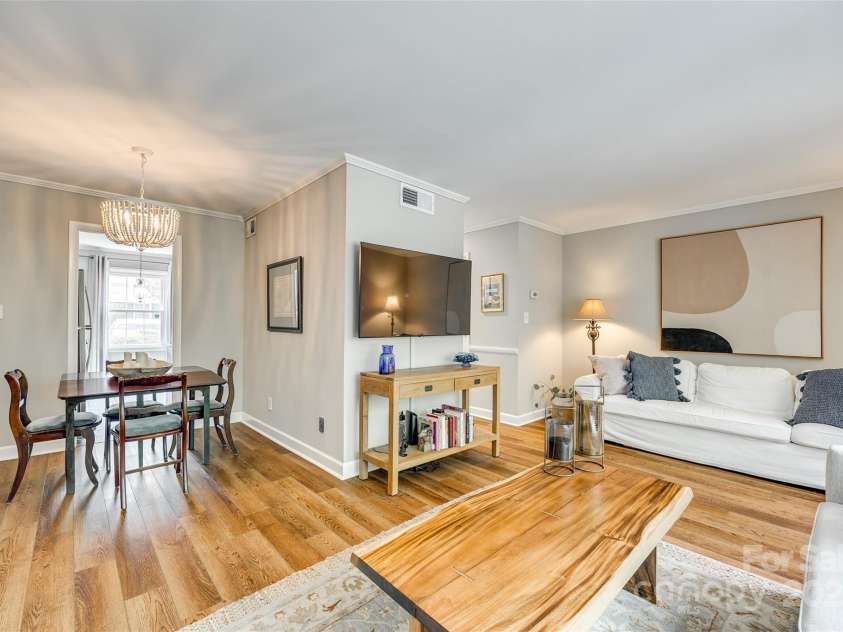 4607 Hedgemore Drive, Charlotte, NC 28209.  MLS# CAR4247696, YatesRealty ID 14274. 