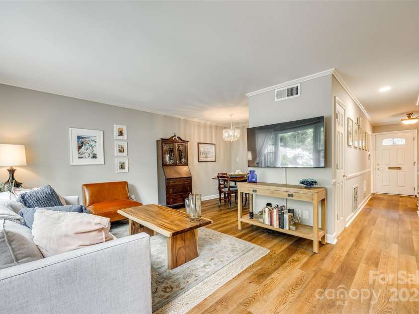 4607 Hedgemore Drive, Charlotte, NC 28209.  MLS# CAR4247696, YatesRealty ID 14274. 