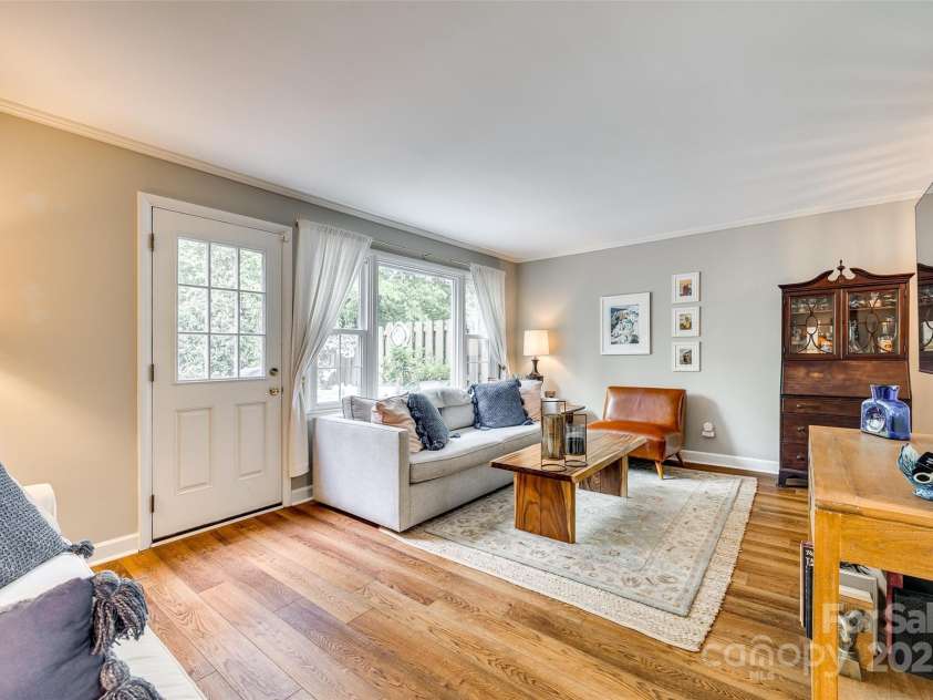 4607 Hedgemore Drive, Charlotte, NC 28209.  MLS# CAR4247696, YatesRealty ID 14274. 