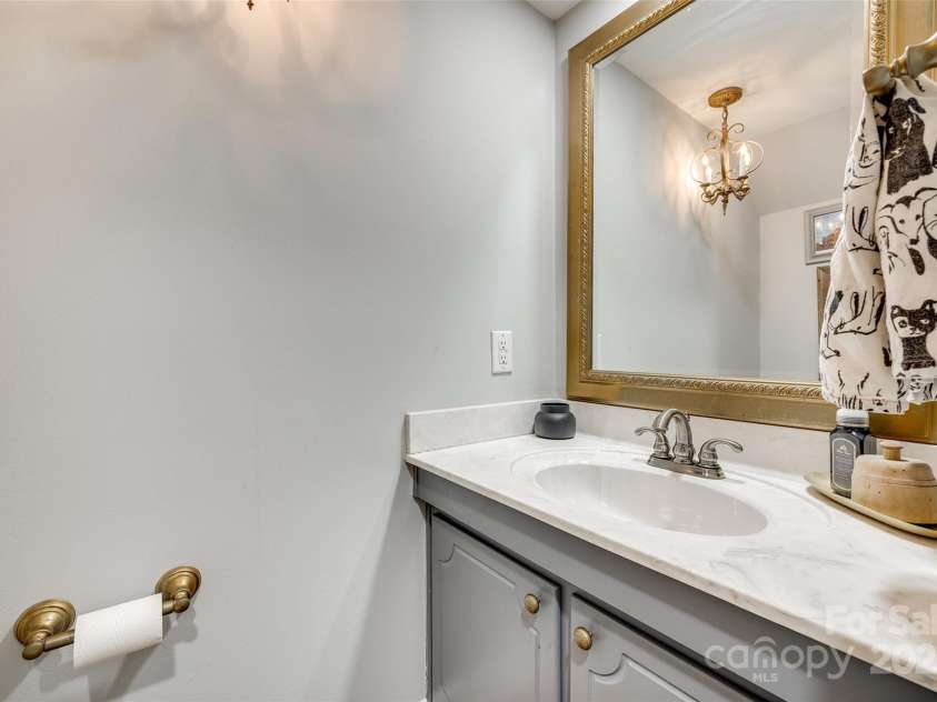 4607 Hedgemore Drive, Charlotte, NC 28209.  MLS# CAR4247696, YatesRealty ID 14274. 