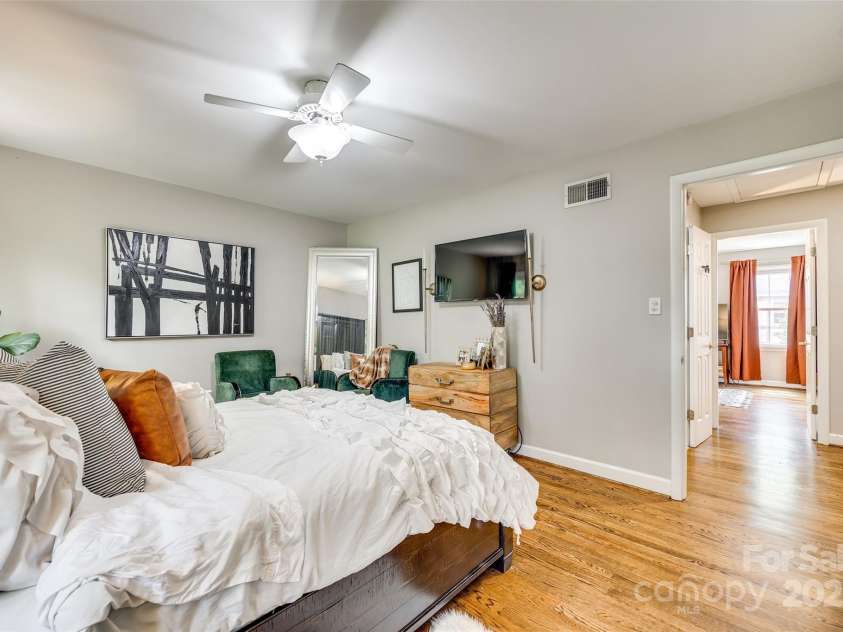 4607 Hedgemore Drive, Charlotte, NC 28209.  MLS# CAR4247696, YatesRealty ID 14274. 
