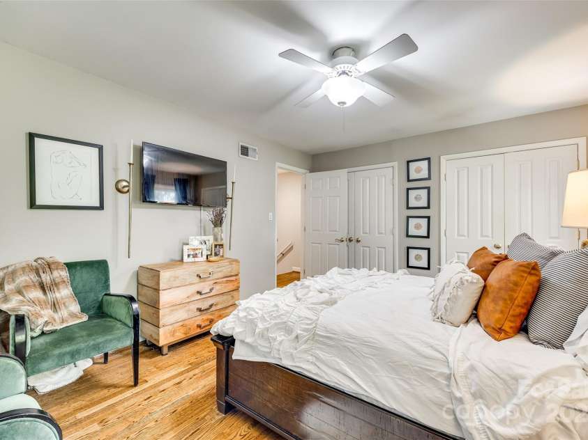 4607 Hedgemore Drive, Charlotte, NC 28209.  MLS# CAR4247696, YatesRealty ID 14274. 