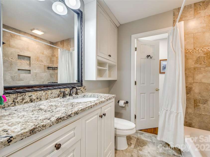 4607 Hedgemore Drive, Charlotte, NC 28209.  MLS# CAR4247696, YatesRealty ID 14274. 