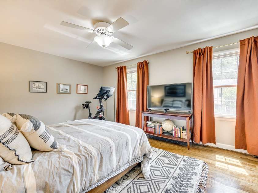 4607 Hedgemore Drive, Charlotte, NC 28209.  MLS# CAR4247696, YatesRealty ID 14274. 