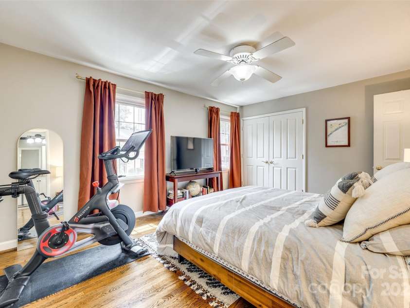 4607 Hedgemore Drive, Charlotte, NC 28209.  MLS# CAR4247696, YatesRealty ID 14274. 