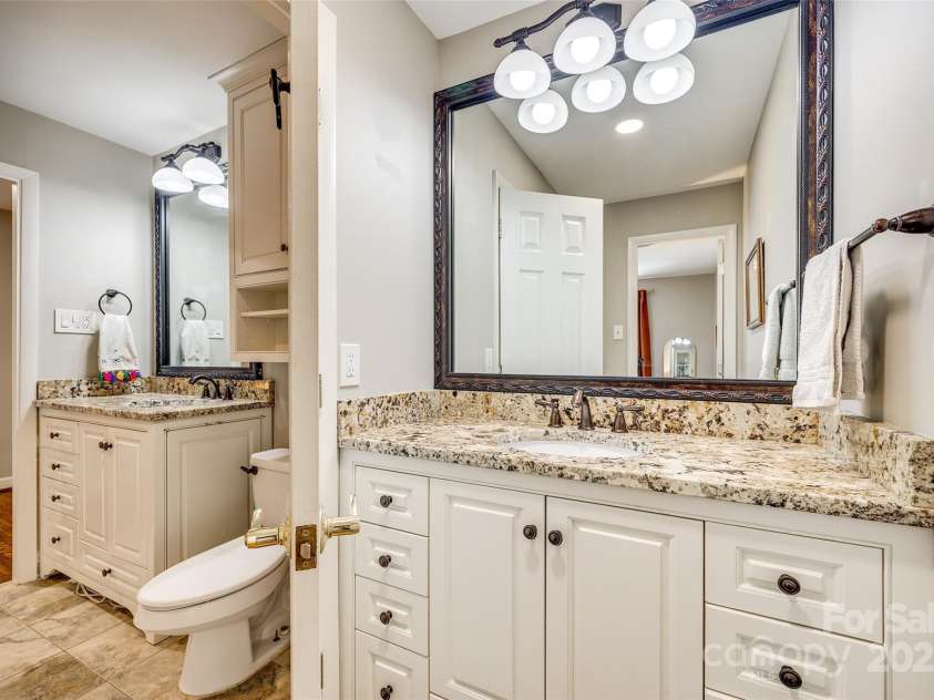 4607 Hedgemore Drive, Charlotte, NC 28209.  MLS# CAR4247696, YatesRealty ID 14274. 