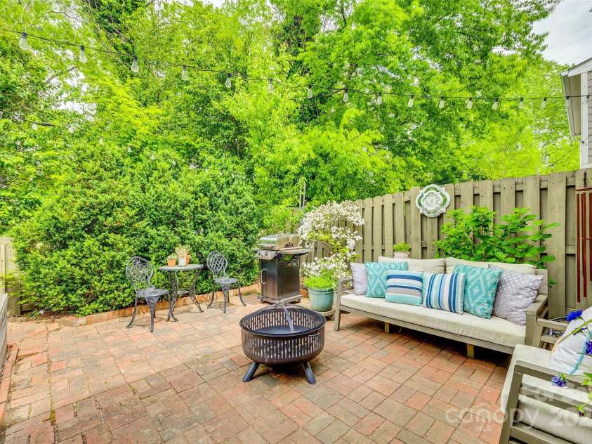 4607 Hedgemore Drive, Charlotte, NC 28209.  MLS# CAR4247696, YatesRealty ID 14274. 