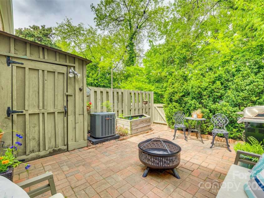 4607 Hedgemore Drive, Charlotte, NC 28209.  MLS# CAR4247696, YatesRealty ID 14274. 