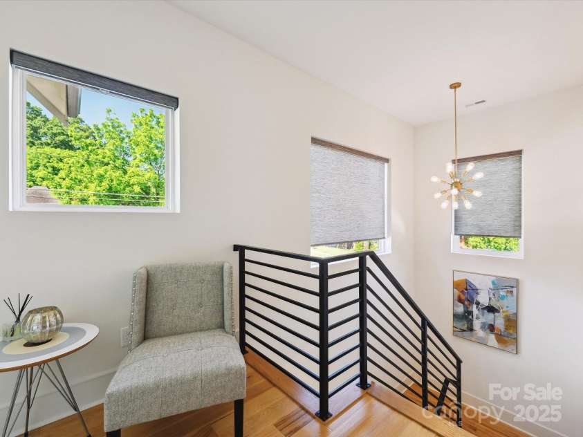 1009 Belmont Avenue, Charlotte, NC 28205.  MLS# CAR4252880, YatesRealty ID 14275. 2nd floor landing