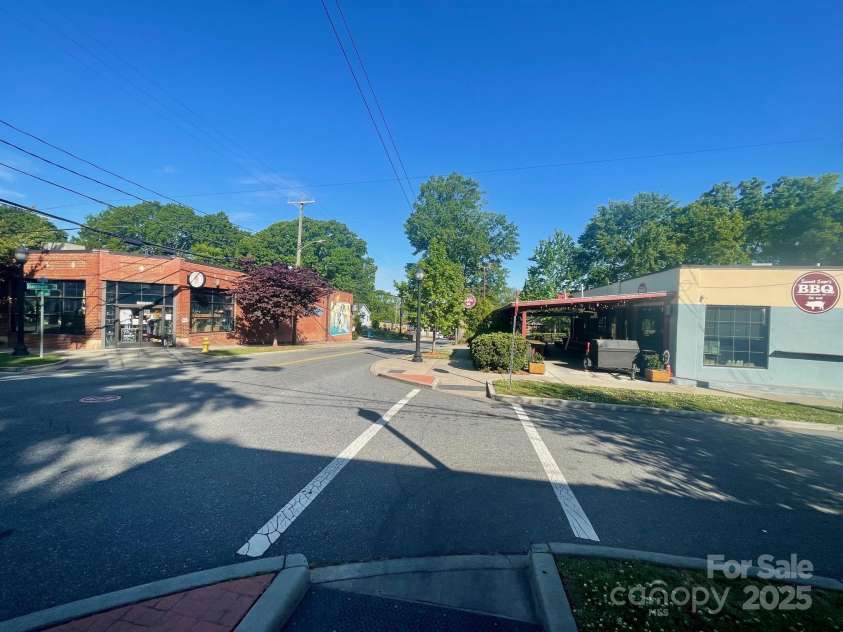 1009 Belmont Avenue, Charlotte, NC 28205.  MLS# CAR4252880, YatesRealty ID 14275. 
