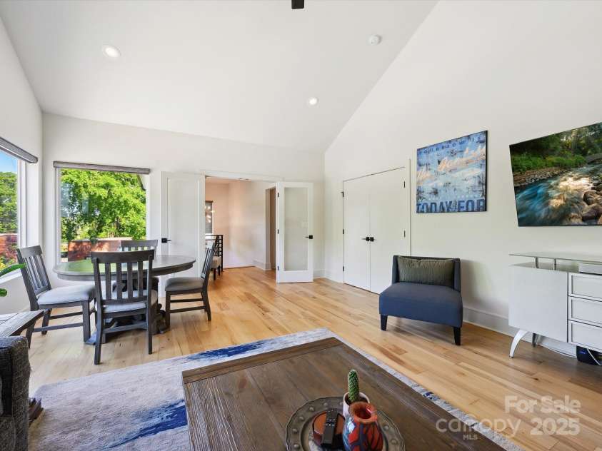 1009 Belmont Avenue, Charlotte, NC 28205.  MLS# CAR4252880, YatesRealty ID 14275. Bonus with closet