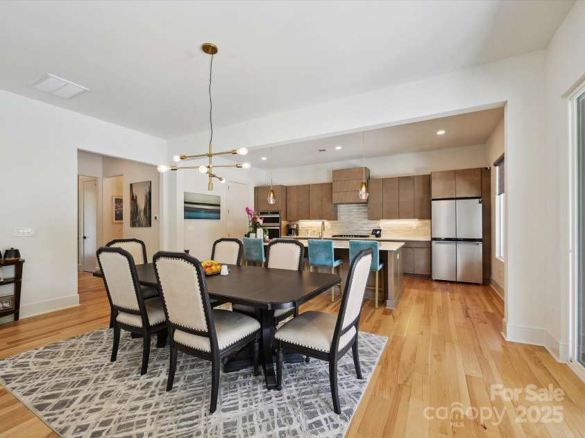 1009 Belmont Avenue, Charlotte, NC 28205.  MLS# CAR4252880, YatesRealty ID 14275. Dining