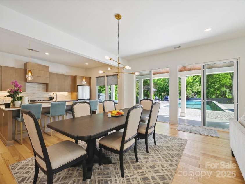 1009 Belmont Avenue, Charlotte, NC 28205.  MLS# CAR4252880, YatesRealty ID 14275. Dining area