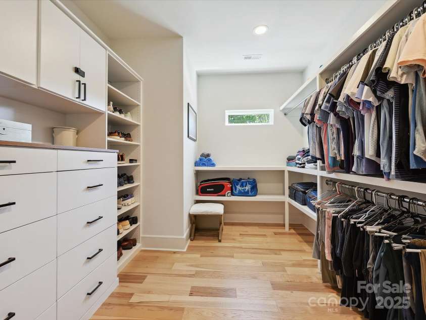 1009 Belmont Avenue, Charlotte, NC 28205.  MLS# CAR4252880, YatesRealty ID 14275. Enormous walk-in