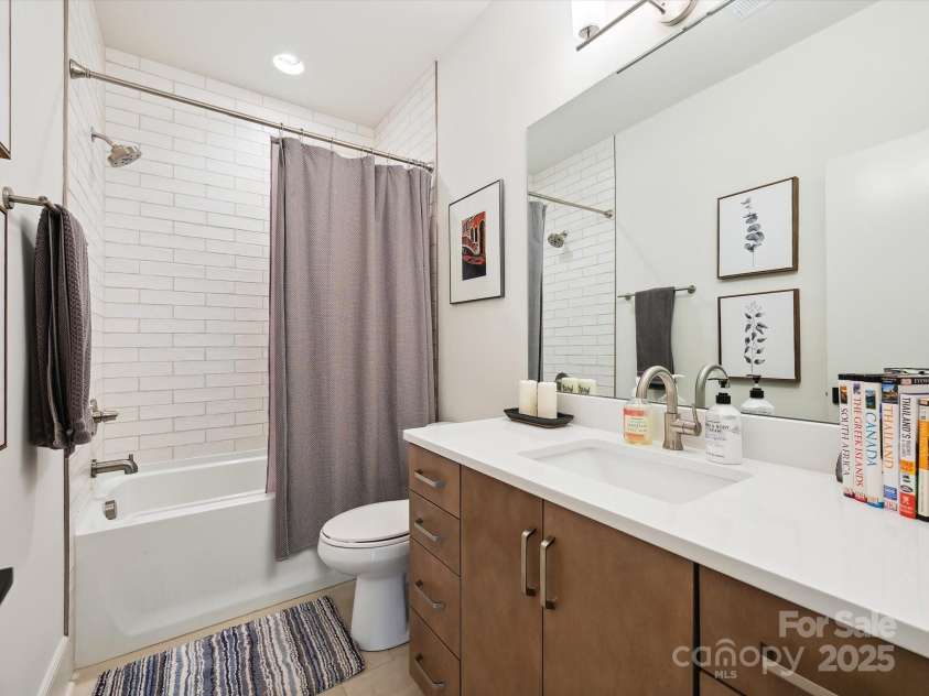 1009 Belmont Avenue, Charlotte, NC 28205.  MLS# CAR4252880, YatesRealty ID 14275. Full bath