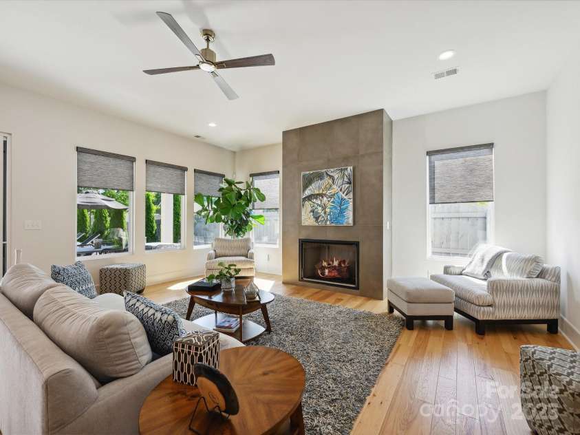 1009 Belmont Avenue, Charlotte, NC 28205.  MLS# CAR4252880, YatesRealty ID 14275. Gas Fireplace