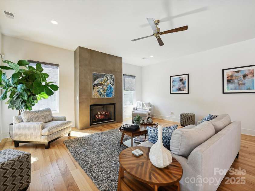1009 Belmont Avenue, Charlotte, NC 28205.  MLS# CAR4252880, YatesRealty ID 14275. Living room