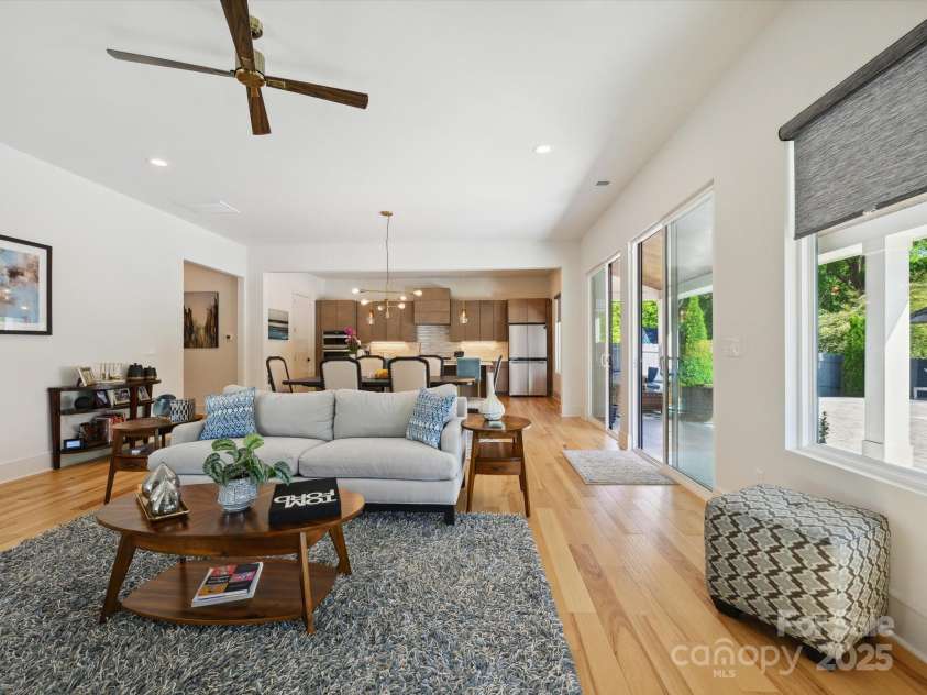 1009 Belmont Avenue, Charlotte, NC 28205.  MLS# CAR4252880, YatesRealty ID 14275. Open floorplan