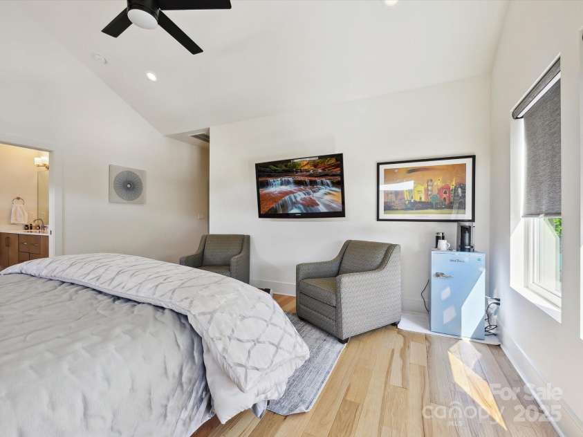 1009 Belmont Avenue, Charlotte, NC 28205.  MLS# CAR4252880, YatesRealty ID 14275. Primary bedroom