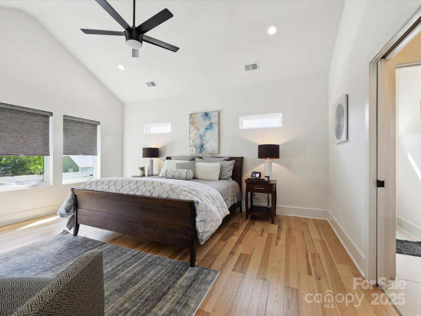 1009 Belmont Avenue, Charlotte, NC 28205.  MLS# CAR4252880, YatesRealty ID 14275. Primary suite