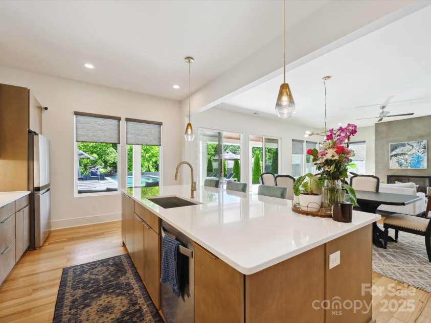 1009 Belmont Avenue, Charlotte, NC 28205.  MLS# CAR4252880, YatesRealty ID 14275. Quartz countertops