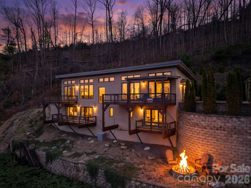 128 Leisure Mountain Road, Asheville, NC 28804.  MLS# CAR4311587, YatesRealty ID 14276. 