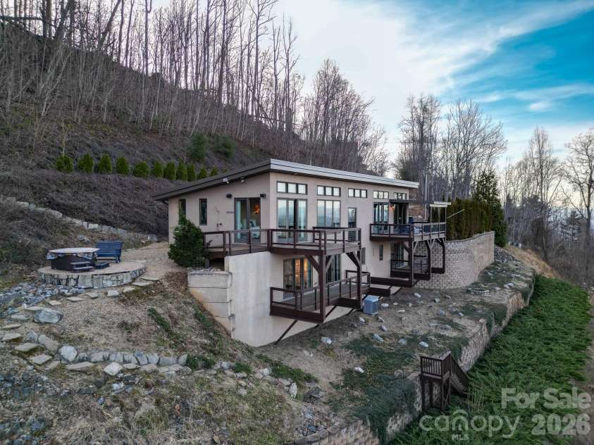 128 Leisure Mountain Road, Asheville, NC 28804.  MLS# CAR4311587, YatesRealty ID 14276. 