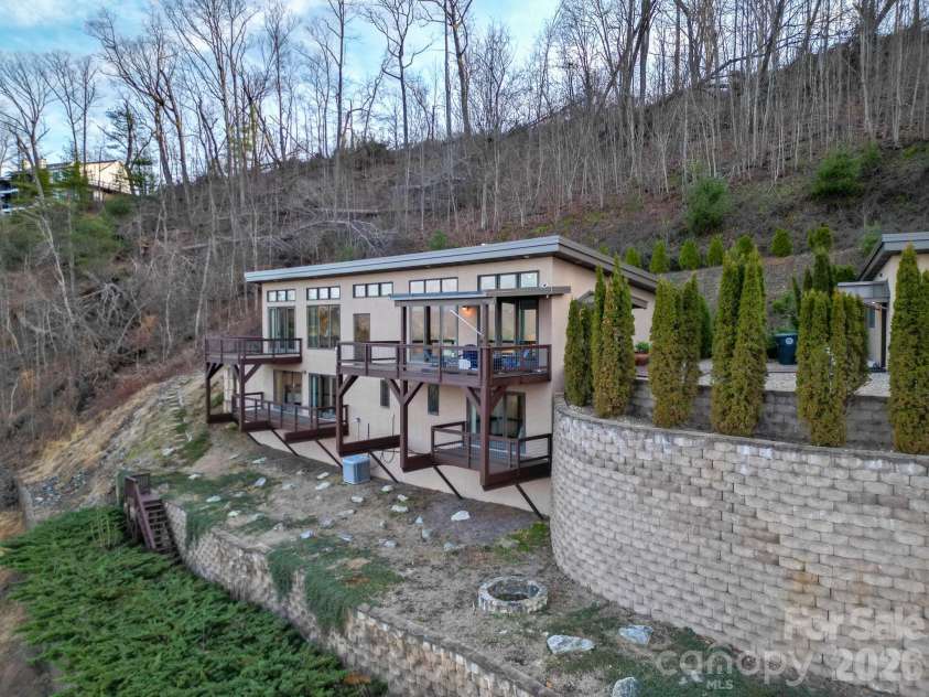 128 Leisure Mountain Road, Asheville, NC 28804.  MLS# CAR4311587, YatesRealty ID 14276. 
