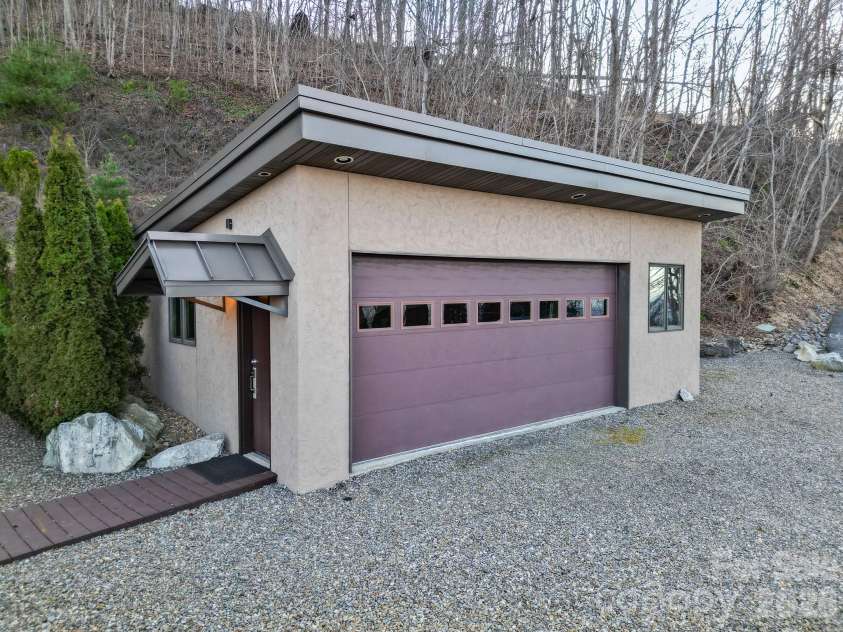 128 Leisure Mountain Road, Asheville, NC 28804.  MLS# CAR4311587, YatesRealty ID 14276. 