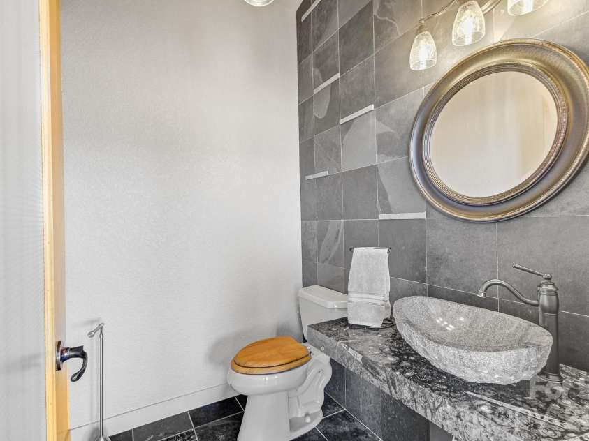 128 Leisure Mountain Road, Asheville, NC 28804.  MLS# CAR4311587, YatesRealty ID 14276. 