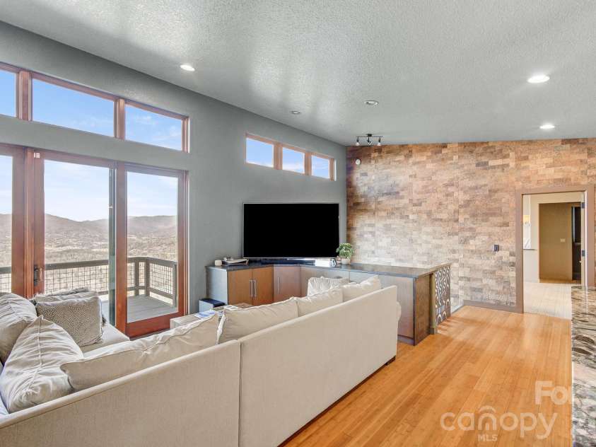 128 Leisure Mountain Road, Asheville, NC 28804.  MLS# CAR4311587, YatesRealty ID 14276. 