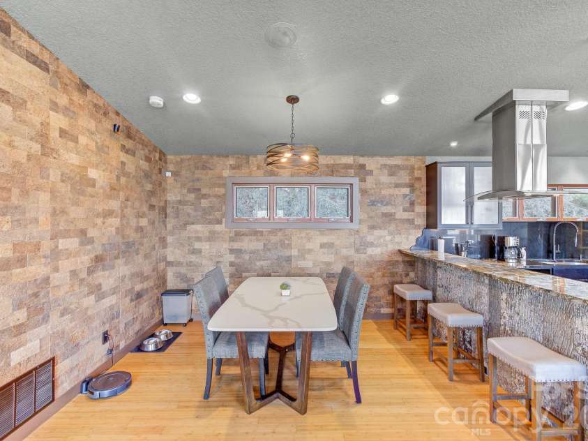 128 Leisure Mountain Road, Asheville, NC 28804.  MLS# CAR4311587, YatesRealty ID 14276. 