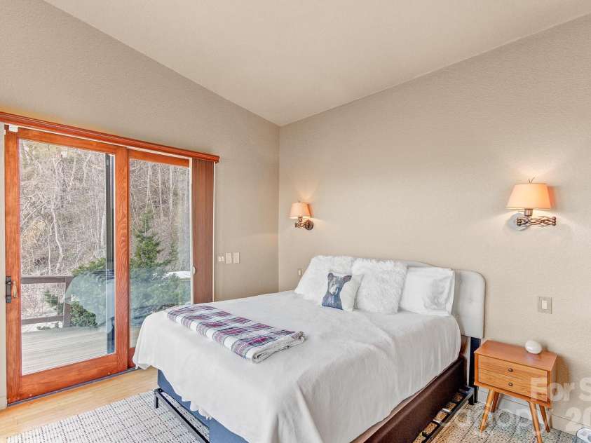128 Leisure Mountain Road, Asheville, NC 28804.  MLS# CAR4311587, YatesRealty ID 14276. 