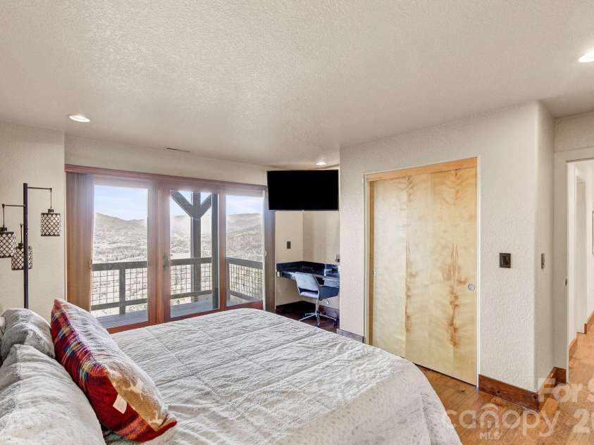 128 Leisure Mountain Road, Asheville, NC 28804.  MLS# CAR4311587, YatesRealty ID 14276. 